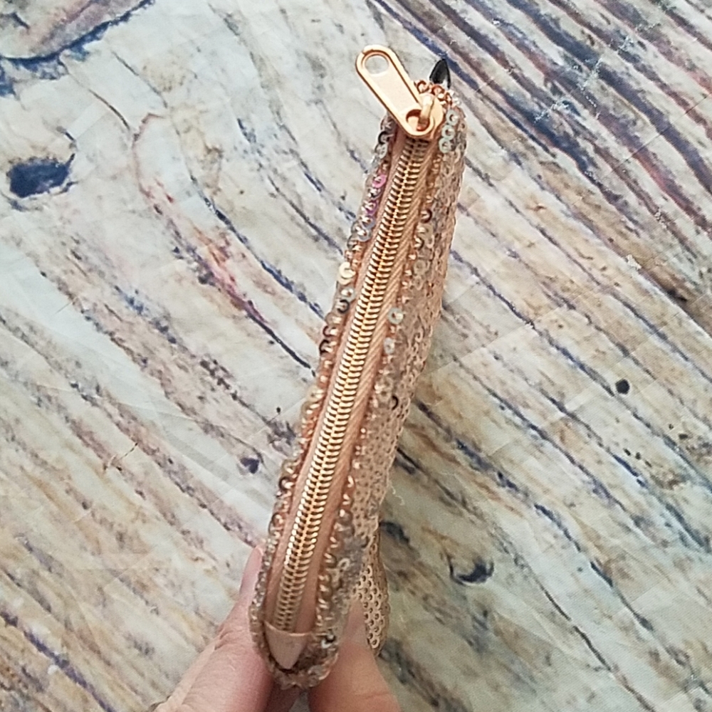 Typo Coin Pouch - Picture 3 of 8